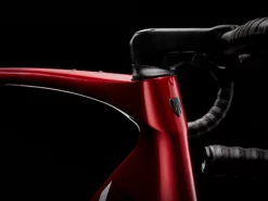 Trek Domane SL 6 ETap Gen 4 Crimson -Vélos Soldes Boutique DomaneSL6eTap 23 36152 A Alt4