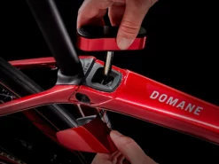 Trek Domane SL 6 ETap Gen 4 Crimson -Vélos Soldes Boutique DomaneSL6eTap 23 36152 A Alt7