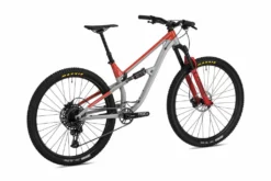 Octane One OMG EVO 29 Pouces - Trail - Gris/Rouge -Vélos Soldes Boutique OMG EVO 3 1024x682 1
