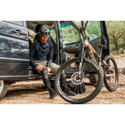 Genouillères Fox Enduro Pro Knee Guard -Vélos Soldes Boutique genouilleres fox enduro pro knee guard 1 4